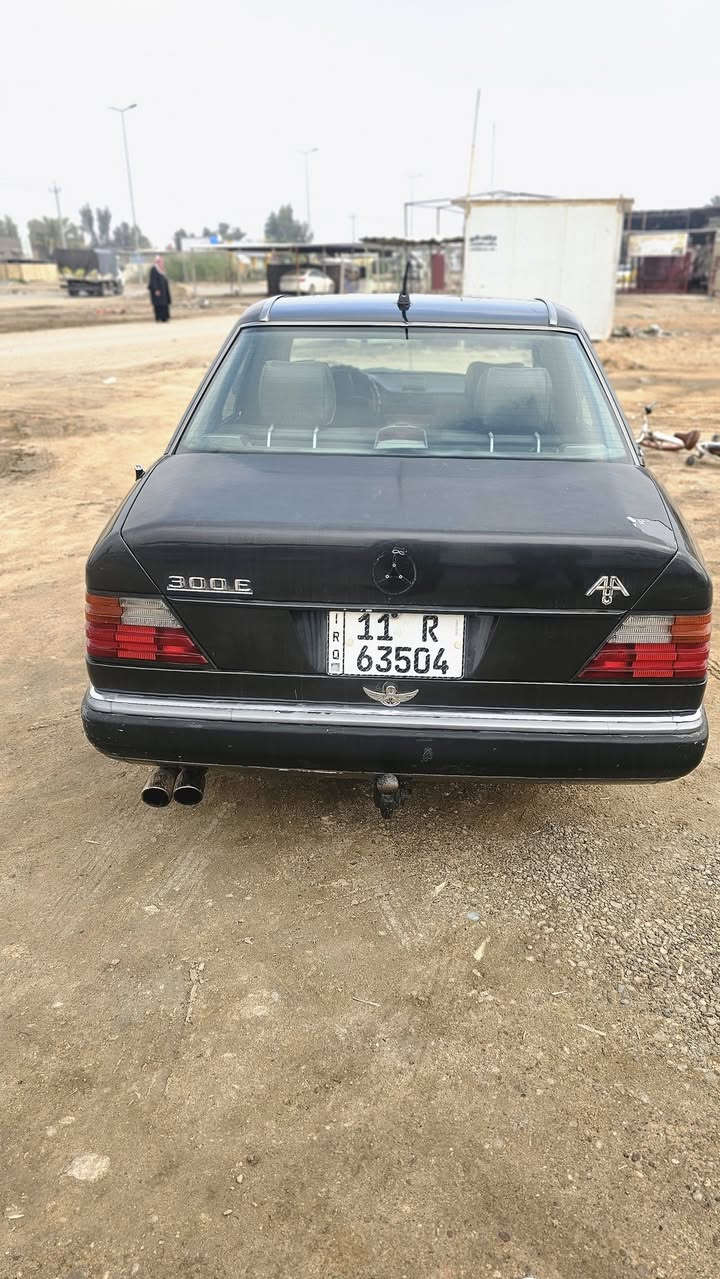 مارسدس دب للبيع
مديل 92 محور محرك 3000
لون رصاصي غير محدد 
السياره خير من الله
مكان السيارة 🚗 بابل 
غير متواجد على الفيس بوك 
الاستفسار اتصل على الرقم ***********
***********
