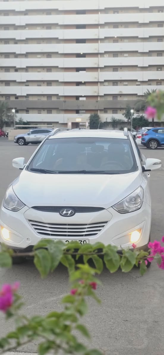تحيه طيبه..
توسان خليجي للبيع فقط 
موديل ٢٠١٣
مكينه ٢٠٠٠ دوش
سياره جديده ماشيه ١٣٠ الف
مكفوله من الصبغ والبارد والتبديل عدا طعجه بالجنطه ورصعات خفيفه بالقماره سونار مرفق 
كير مكينه مكفولات 
مدوشمه ارضيه وكشنات 
شاشة تاب
كامره بالمرايه
حساسات خلفيه
اي نقص ما بيها 
عنوان بغداد بسماية 
السعر ١٤٠ ورقه
الشراي يتصل ويدلل 
***********@
