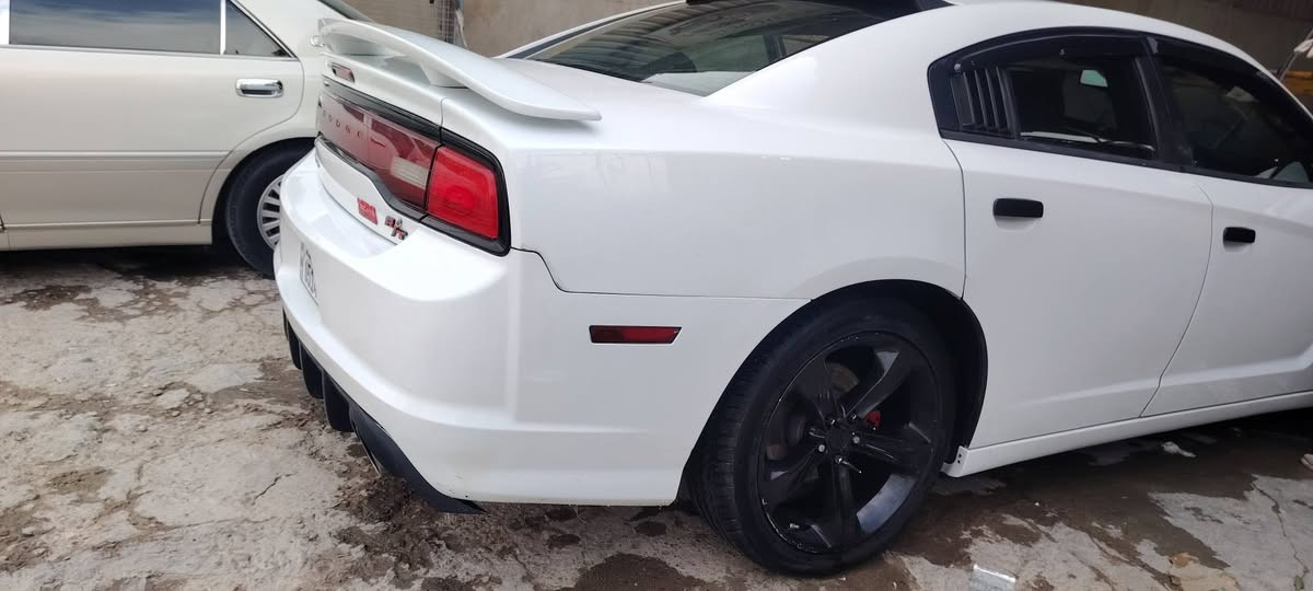 السلام عليكم
جارجر 13ارتي
بيع او مراوس 
إستخدام شخصي ماشية 160ميل
13 أصل بسمي
رقم دولي بغداد 
مواصفات
محرك 5700مذكور بسنوية
رقم دولي
المواصفات 
شفتات ستيرن
تشغيل عن بعد 
شاشة اس ار تي أصل موشد
تخم تاير
لايت زنون
ويل نجمة 20
تتفئة تبريد شغال
بلكات ريسنك
ولف حماوة ريسنك
دبل فان خليجي
كشنات مخمل كشن السائق كهرباء
وارد كندي  حادثهة سرقة جاملغات أمامية صبغ جوة البيبان أثر شخوط مكفولة من الضربة القوية ولكص
 السيارة نضيفة استخدام شخصي لتقيسهة بركضات بلخطوط
مكان السيارة نجف رقمي *********** بغداد, العراق
