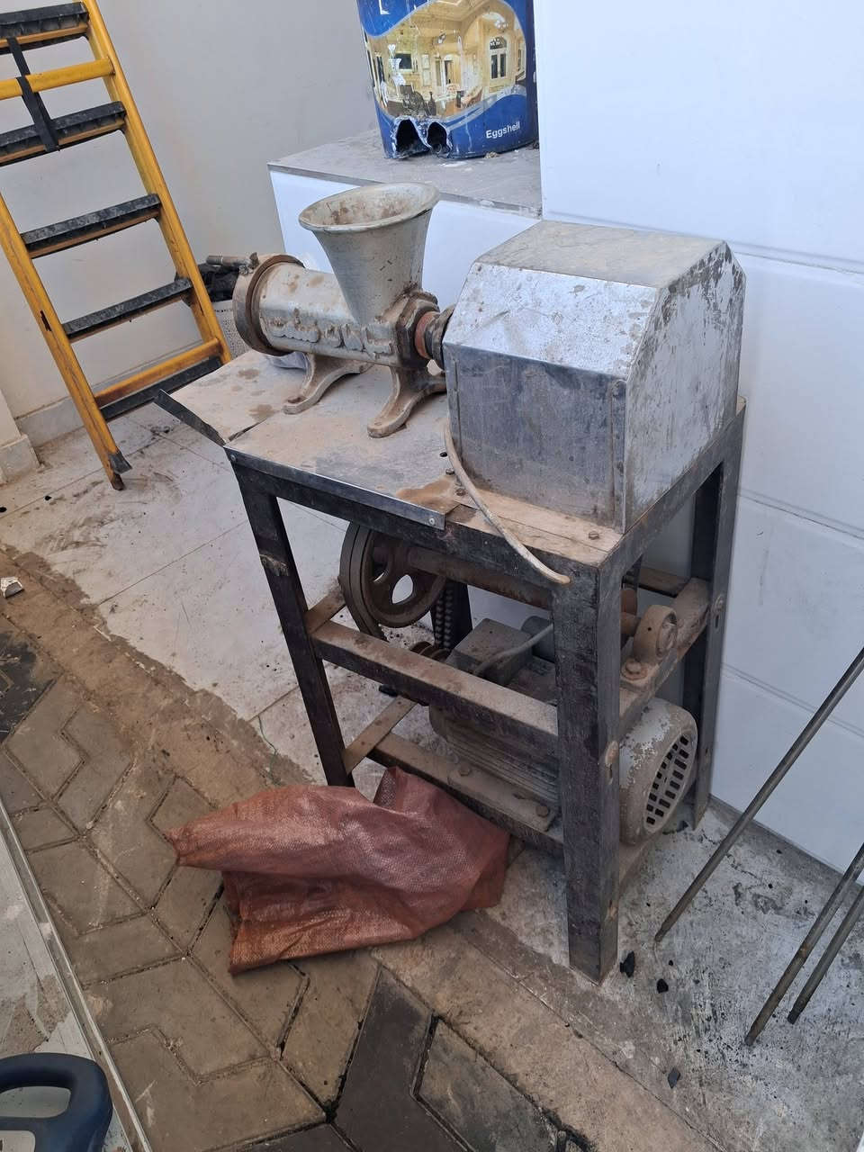 طباخ ٥ عيون عمل يد جديد ما مشتغل ابد حماية اربع بلانكات مكينة ثرم حجم ٣٢ ذني الأغراض للبيع 
***********
