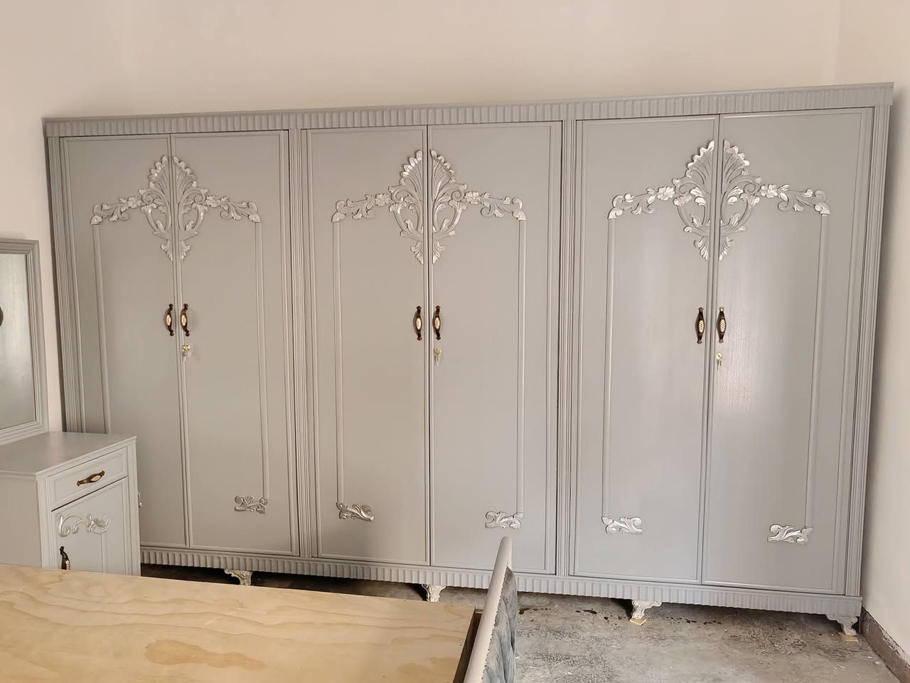 السلام عليكم تم تجهيز غرفه صاج لون رصاصي من معمل ونجارة صالح 
للاستفسار علا الخاص او الاتصال علا الارقام ***********
***********
