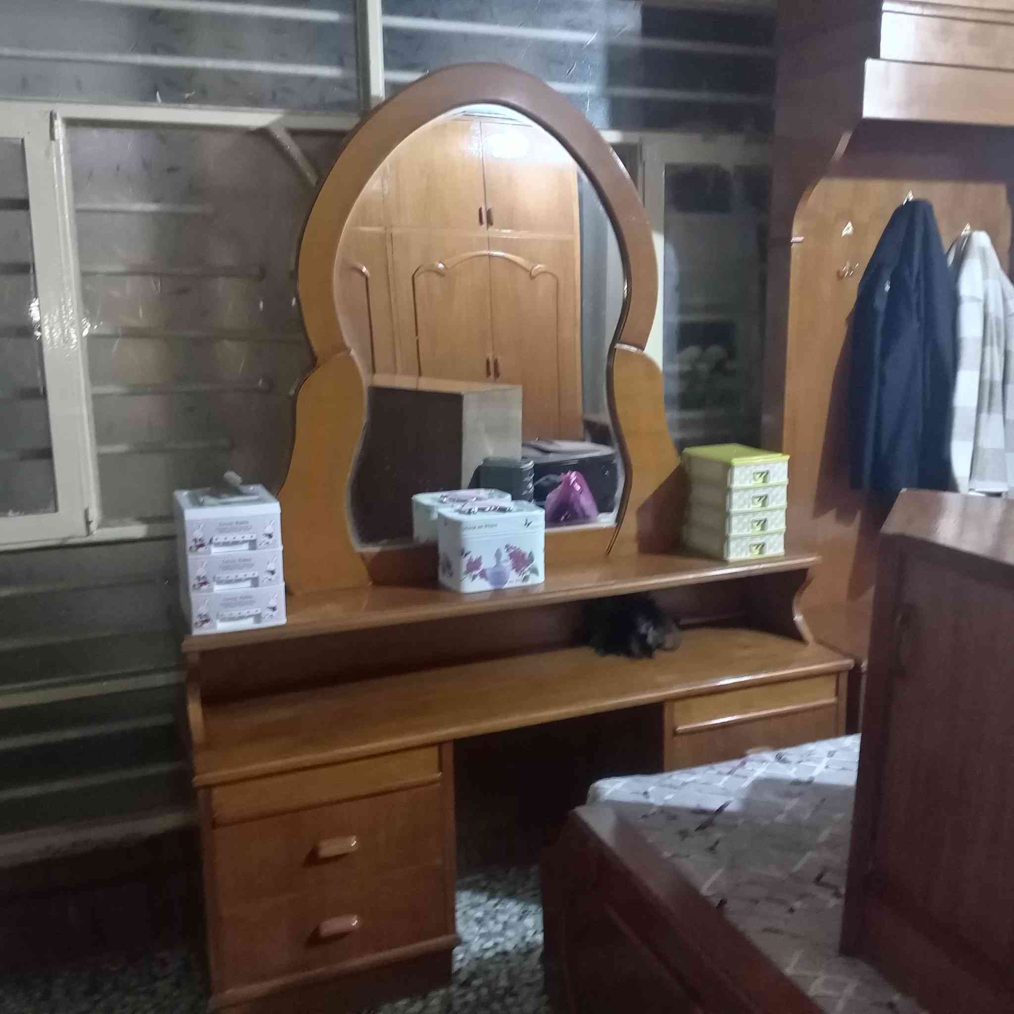 سلام عليكم غرفه مال نوم صاج عراقي من الدخل والخارج غرفه مال عمر ٦ قطع الغرفه ما بيها كسر ولا شخط تعال وفحص السعر مليون وخمسين وبيها مجال بسيط حق الجيه وبل عافيه على ياخذه مكاني بابل حله مركز الرقم ***********
