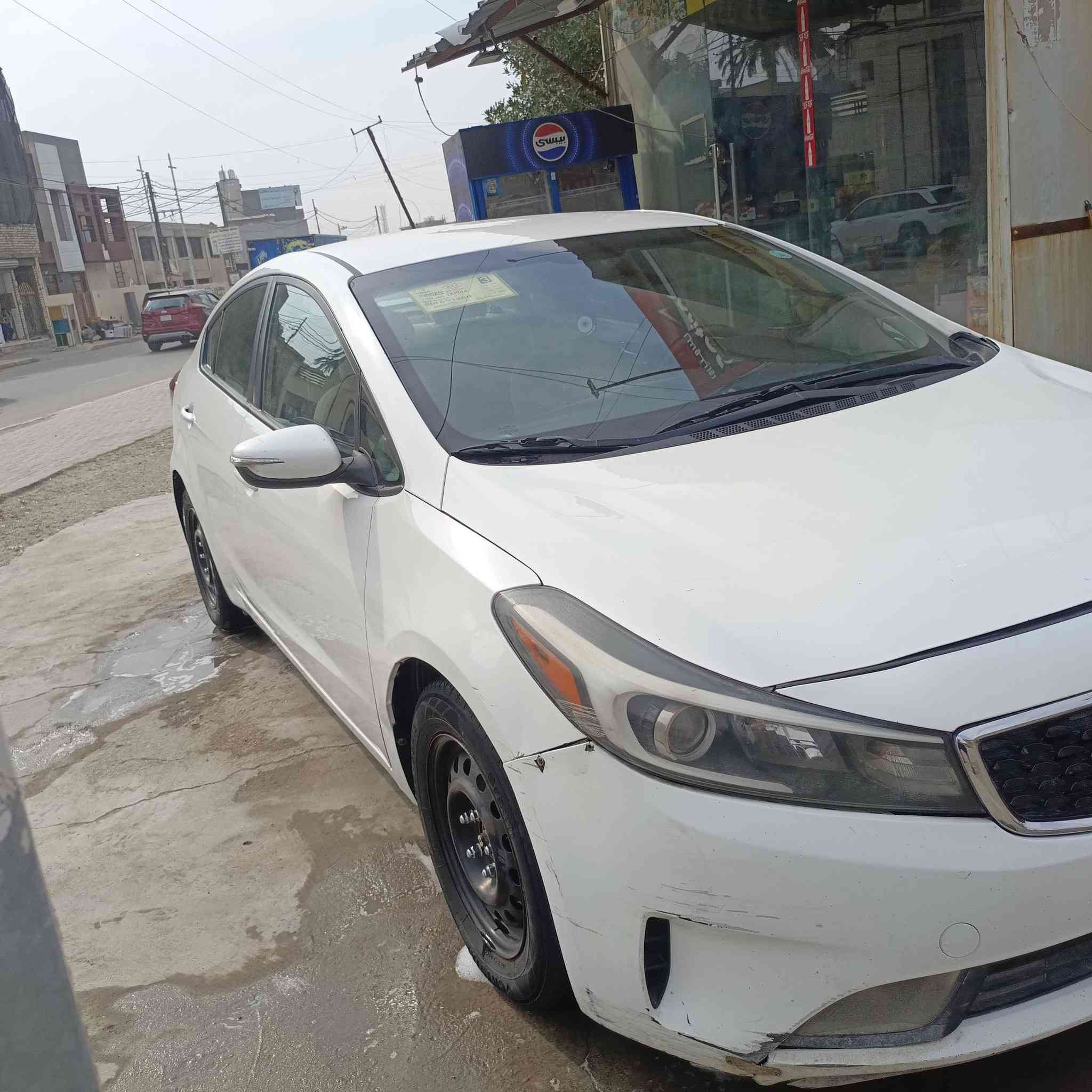 السلام عليكم كيا فورتي موديل ٢٠١٧ رقم اربيل سنويه 2029يلا تنفذ سياره وارد امريكي حادثه جاملغ امامي مبدل وحافه الباب سياره بدون الغود ولا شواصي ولا تكم سياره اليبل واحد عده جاملغ الامامي صفحه سايق وبيه الاهلات الخلفيه صبغ وربع الباب العبري مرشوش كير ومكينه مكفولات صدر جديد منضومه غاز ام 60التر بيه جديده مصارله سنه منضومه زنون شمسي ناصي مدوشمه كشنات ورضيه ماشيه 141miسياره جاهزه مال جناي 
مكاني بغداد الدوره 
السعر ١١٠ وبيه مجال 
الاستفسار ***********
