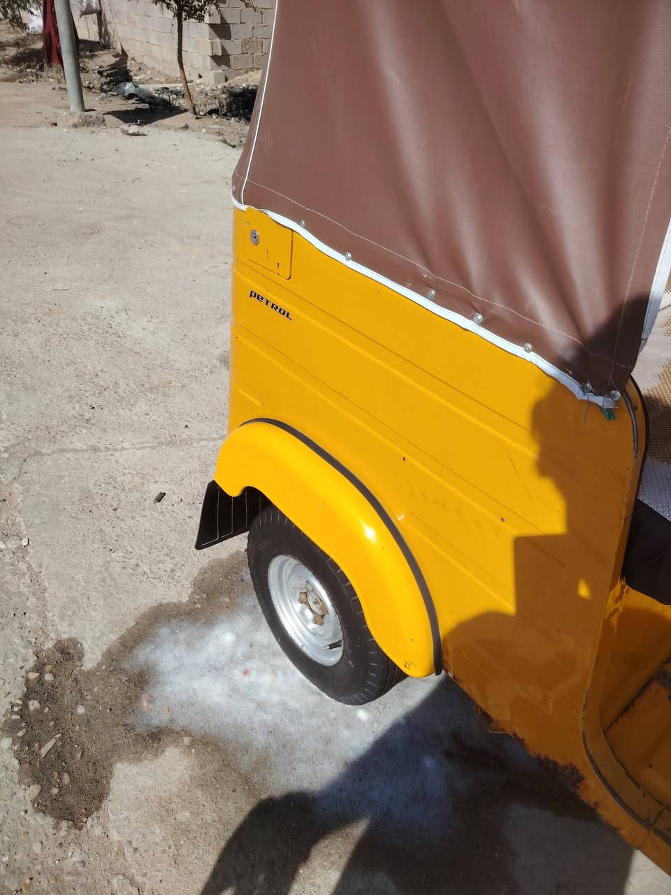 السلام عليكم تكتك للبيع موديل 2019 كفاله عامه شراي يتصل على رقم ***********
