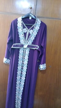 فساتين • توصيل