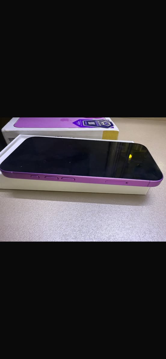 ايفون 16 عادي 
ذاكرة 256 بطارية 100
مشحون 26 مرة فقط 
السعر 900 
***********
