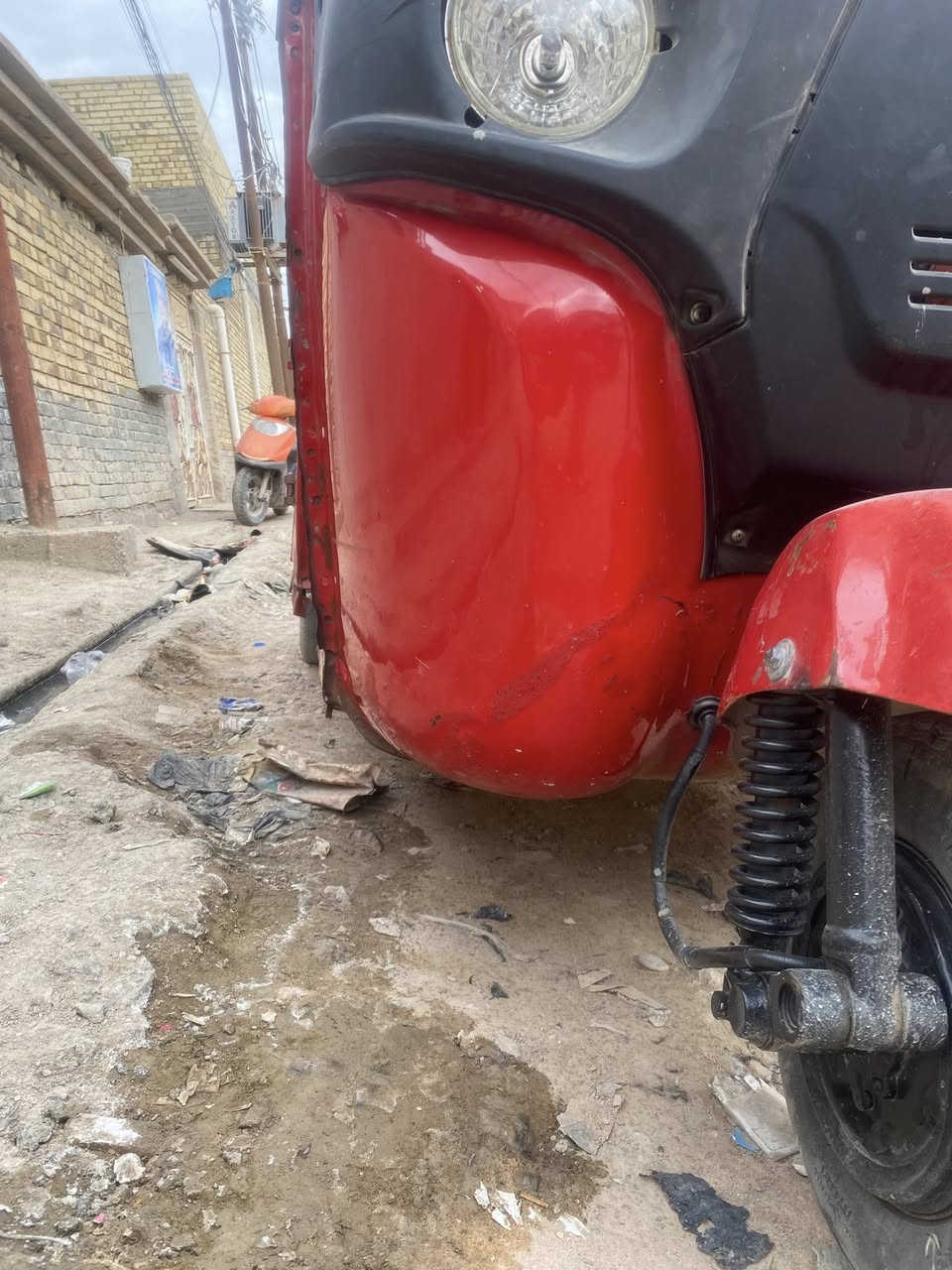 سلام عليكم شباب تكتك للبيع 2022/8مكينه بستم بيها بس وكشر شوفت عينك مكاني رفاعي .سعر7700وبيها مجال بسيط رقم /***********
