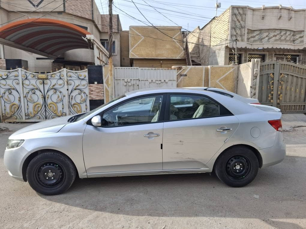 السلام عليكم للبيع او المراوس كيا سيراتو موديل ٢٠١٣ وارد خليجي محرك ١٦٠٠ دوش كير ومكينه خير من الله صدر امامي خلفي جديد تخم تاير جديد ويل اسود تحكمات استيرن تبريد ثلج كهربائيات كلها شغاله سياره جاهزه من جميع النواحي بيها صبغ البنيد فقط دواخل كفاله وملاحظات بسيطه واضحه بالصور السعر ٨٨ وبيها مجال مكاني الدوره ابو دشير 
رقم الهاتف *********** بغداد, العراق
