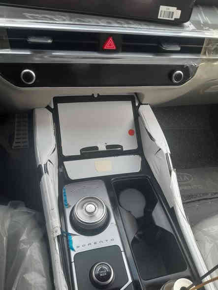 سورنتو24رقم بغداد الدولي بسمي هزه ورقم جديدمكفوله ماعدا بارد مقدار ٤اصابع ما مبين بطرف باب الصدر والباقي مكفول من الشخط محرك ٦سلندر ٧راكب كير ماوس سايد بريك كهرباء كشنين كهرباء جنطه كهرباءبصمه تشغيل عن بعد تصعيدوتنزيل ٤جامات بالريموت ماشيه ٥٠ محرك وكير وتبريد وصدر مافتوح برغي بيها على وضع الشركه بيع اومراوس بسياره اقل السعر 315وبيها مجال موجوده بكربلاء هاتف ***********
