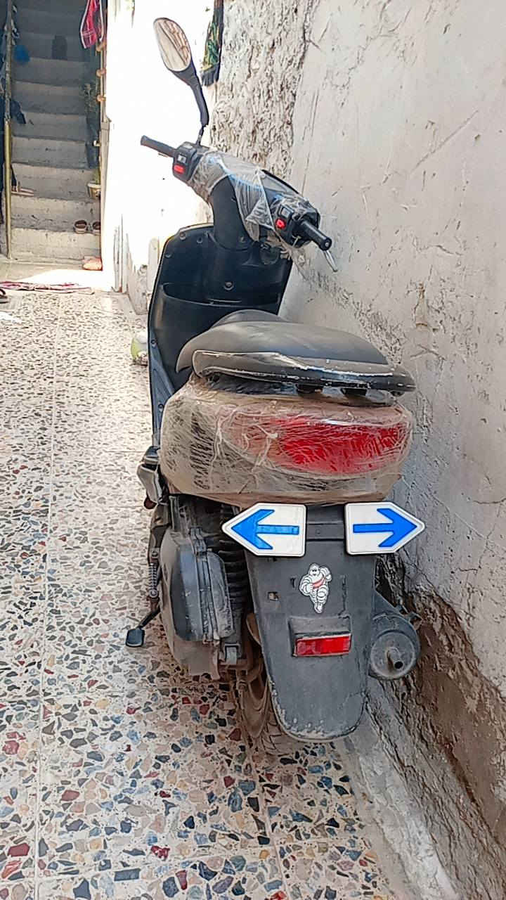 السلام عليكم شباب دراجه بريز للبيع السعر ٤٠٠ وخمسين وبيهه مجال قليل ‏‪***********‬‏
