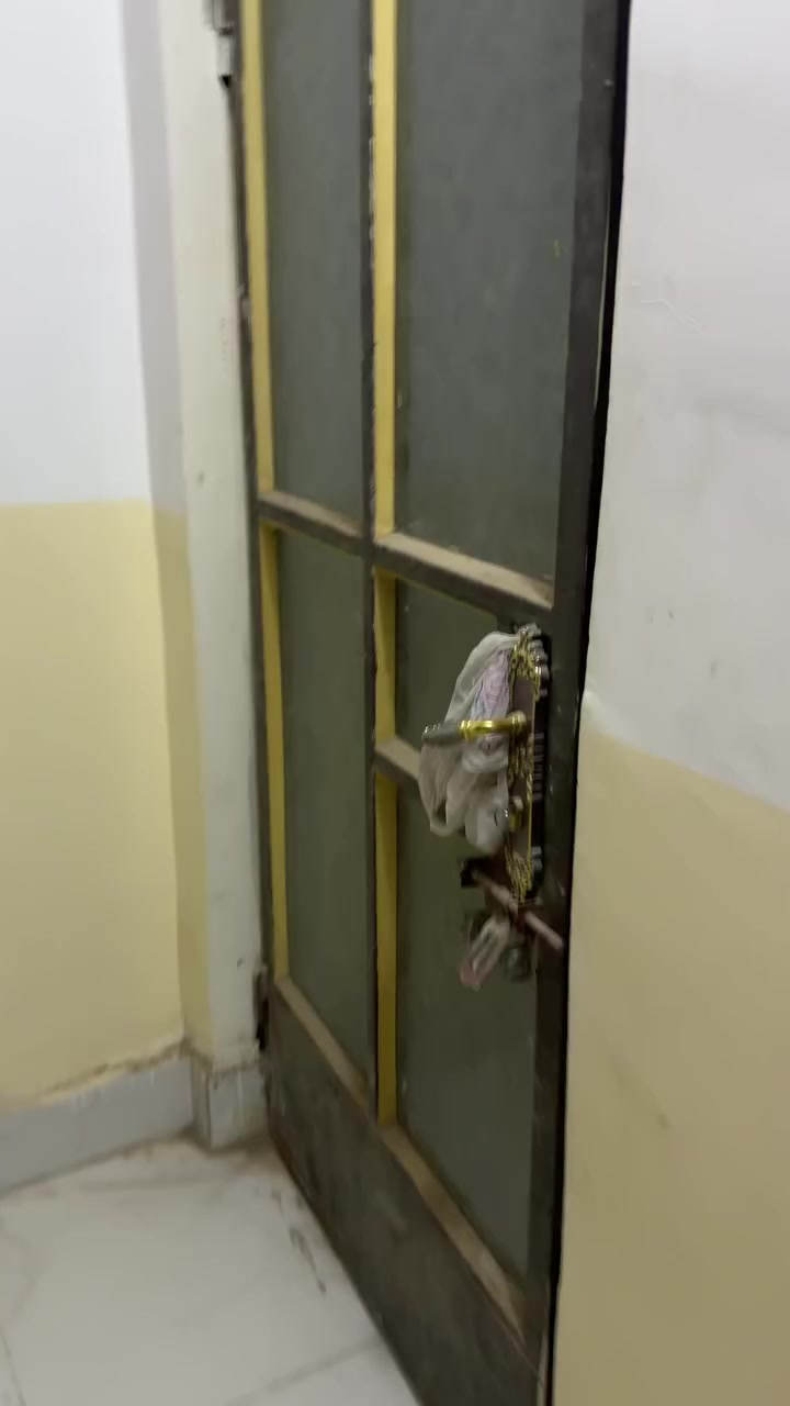 السلام عليكم
بيت للبيع مساحة 100 
واجهتة 5 
بناء حديث سنة 2023 
كلش نظيف وعلى ايدنة 
‏تفاصيل البيت كلها داخل الفيديو 
الموقع نهاية شارع المعهد السدة 
للأستفسار ***********
