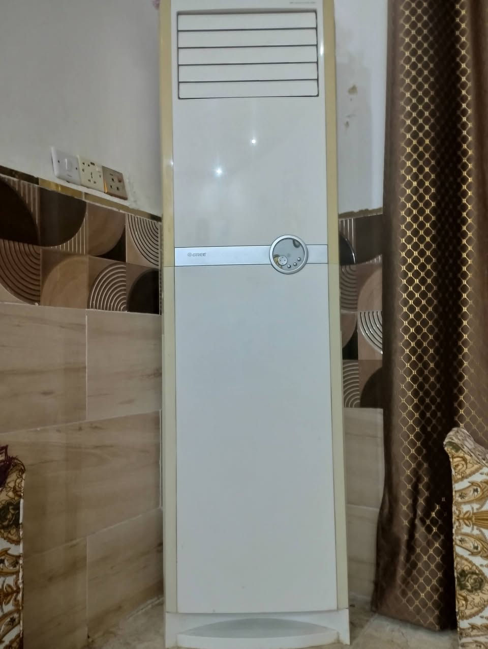 سبلت قطعة باردة شركة گريي شغاله 2 طن وثلث / للتواصل ***********
