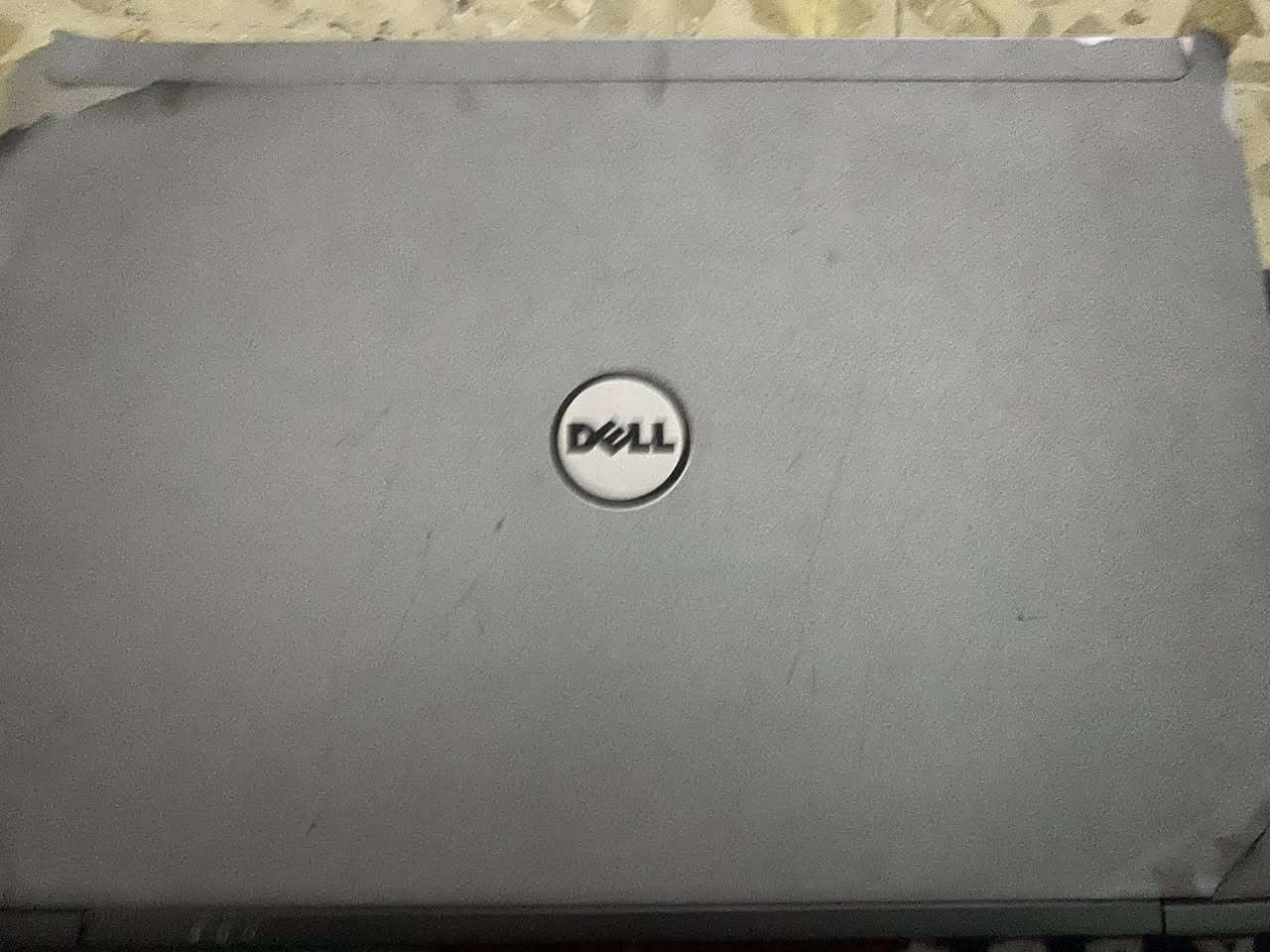 السلام عليكم 
لابتوب Dell 
مرتبة وشغاله موصفاتها بالصور كل شي موضح 
يرادلها تنشيط وندوز وحته ذا ما تنشطه شغاله هم 
بيها رصعات خارجية واضحة مامثره عليها 
والانترنت مالها عبر قطعه صغيره تجي بلUSB موجوده وياها والنت مالها فد شي 
بطاريه تطول فوك الساعتين وياها شاحنه و ماوس 
مراوس ب ايباد ٩ وفوك او اي تلفون شعندك اعرض 
مكاني بغداد


**إذا كنت صاحب هذا الإعلان وتريد حذفه لأي سبب، رجاءا أرسل رسالة إلى الدعم الفني**