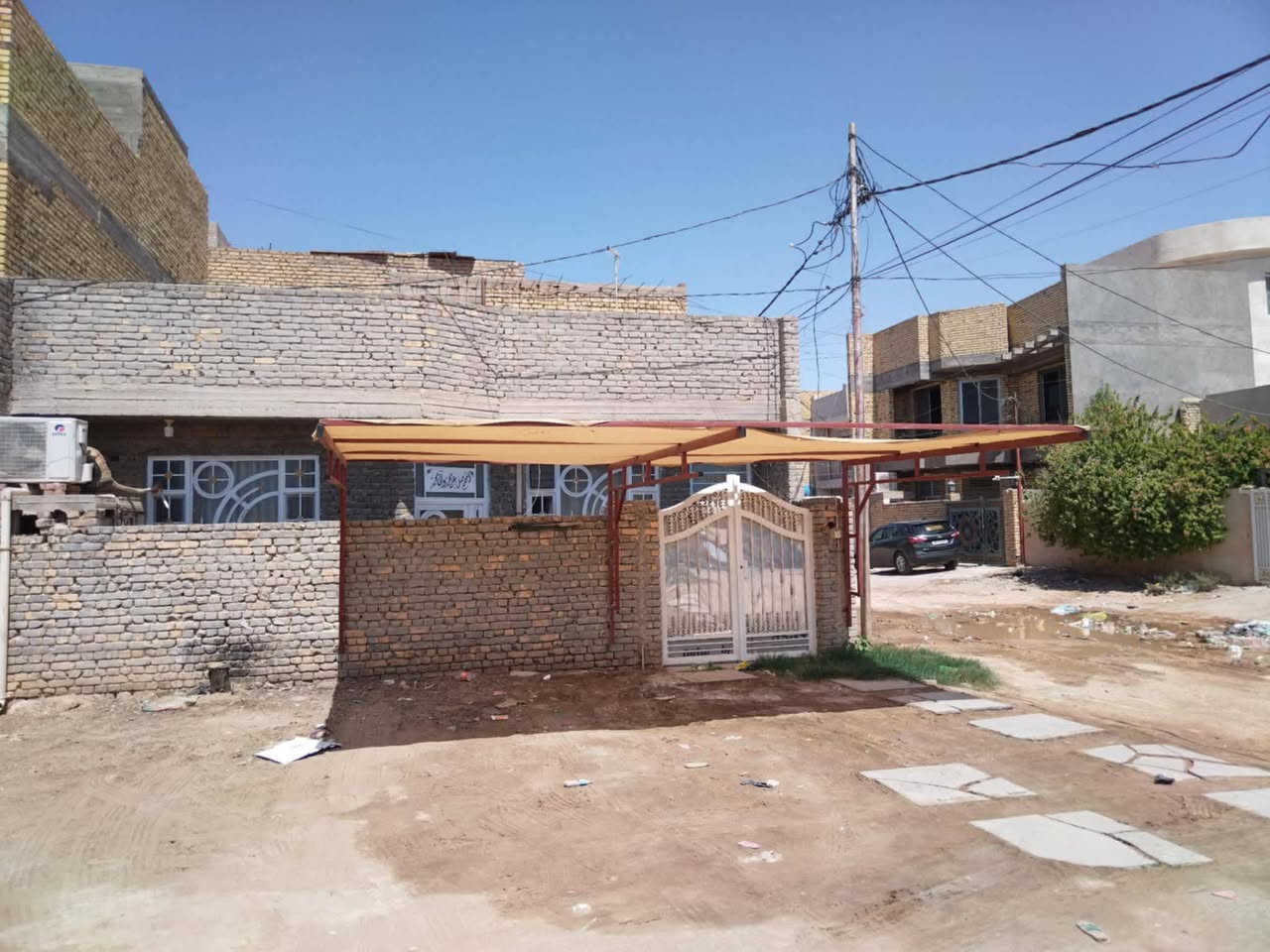 الكوت :
مشتمل مساحته 115م ركن مربع في الخاجيه شارع القسم البلدي توزيع الإعلاميين طابق واحد متكون من غرفه وهول واستقبال ومطبخ وصحيات داخليه وخارجيه بناء ستة 2017 مكانه ممتاز على ساحه وعرض الشارع 20م خدمات فول بقية التفاصيل يم صاحبه السعر 180 مليون وبيه مجال .
.


**إذا كنت صاحب هذا الإعلان وتريد حذفه لأي سبب، رجاءا أرسل رسالة إلى الدعم الفني**