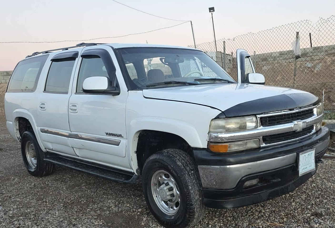 السلام عليكم
الفينيه طويلة ادوات بدون رقم 
مكينه كايمه والباقي مكفول 
6100كير الف 
موديل 2003
***********
