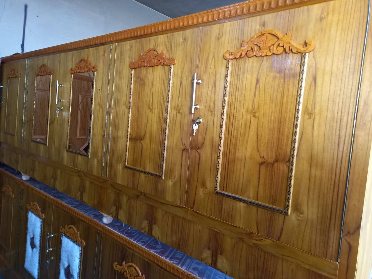 سلام عليكم معرض محمد طيب يرحب بكم 
يوجد مناميات من المتر الي 3امتار ونص الرتفاع الي اتريدو موجود.. العنوان باب جديد قرب نادي الفتوة 
التواصل ***********
