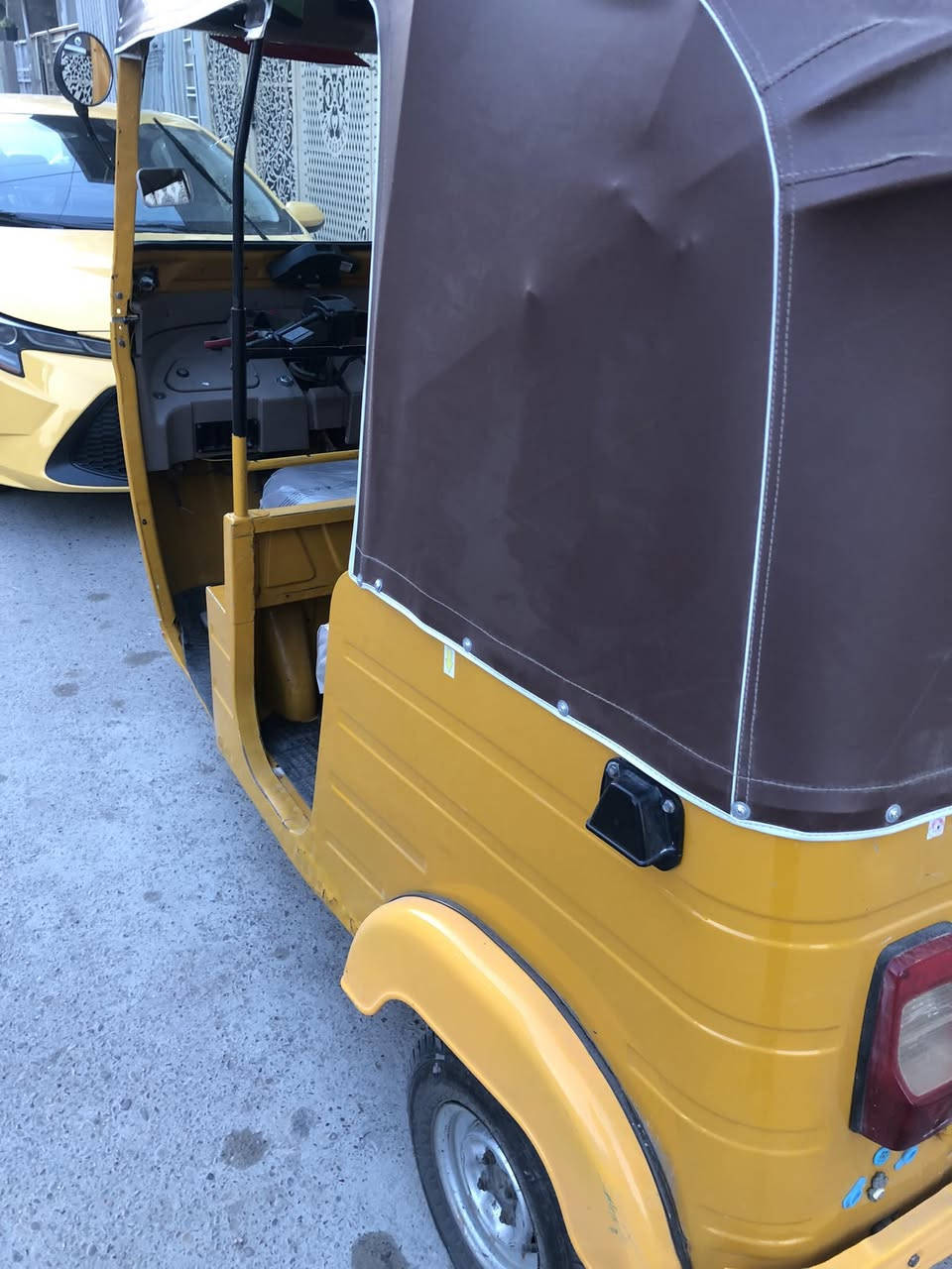 سلام عليك شباب تكتك موديل 20 رقم وسنويه ماكن بغداد الشعب السعر اتصل وتدلل ***********
