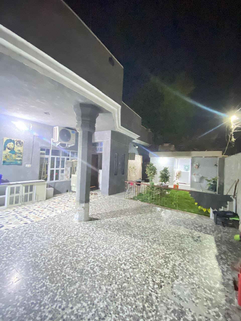 دار للبيع زراعي عقد ٣٥ مساحه ٢٥٠ متر بغداد المدائن الجعاره قرب الشارع العام ٣ غرف نوم وصاله ومطبخ واستقبال كراج حديقة  او امراوس بيت زراعي داخل جسر ديالى  ***********
