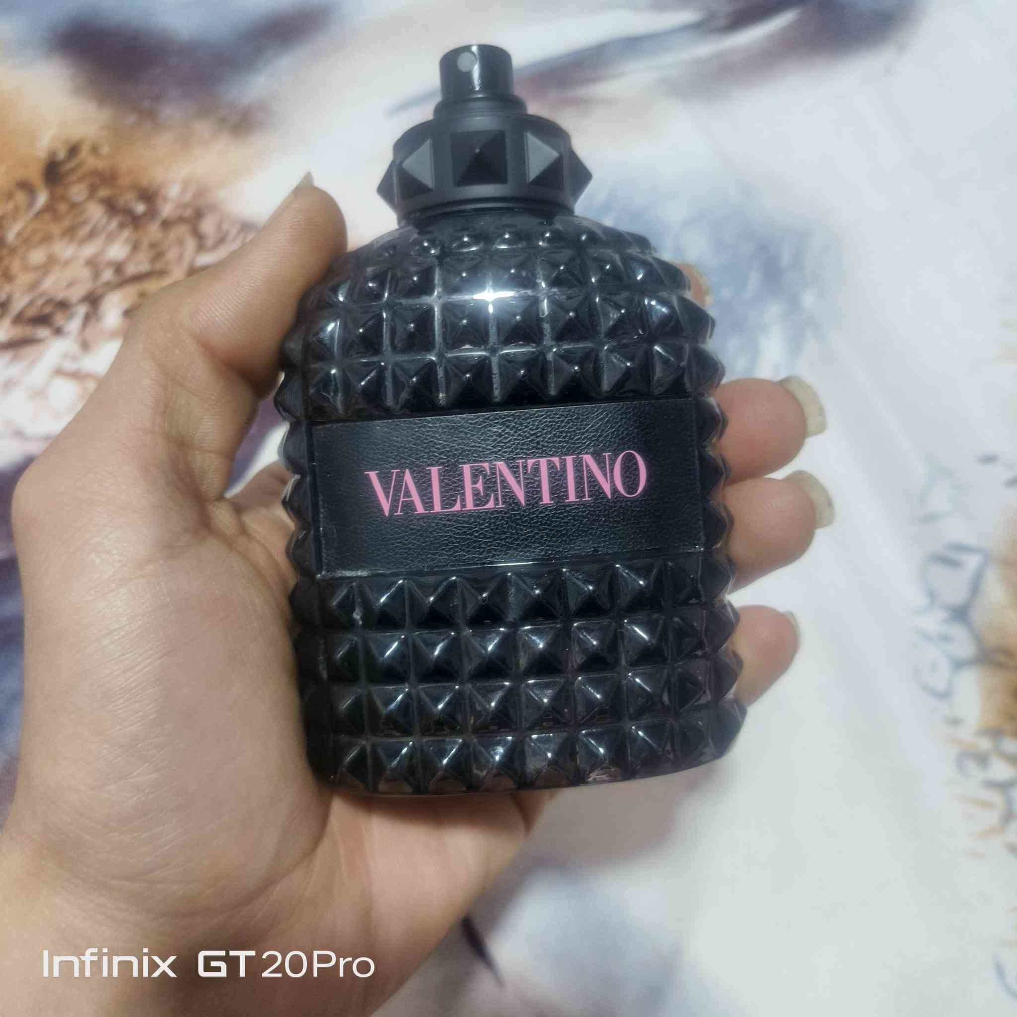 : Valentino Uomo Eau de Toilette 100 مل
الحالة: مستعمل بعناية، مستوى السائل 100% تقريبًا
: بدون علبة وكرتون، بدون قبق
الرائحة: كلاسيكية وفاخرة، أنيقة للرجال
سبب البيع عدي هواي عطور وأريد ابيعهم وفيرزاجي ديلان بلو نقص 25 أكثر اقل مادري والله بدون قبق وبدون كرتون العطور تجي للبيت تفحص تتأكد يله تشتري سعره ديلان بلو 45 والفلنتينو 60 ألف سعر نهائي العنوان البصره أبي الخصيب البهادريه رقمي ***********

