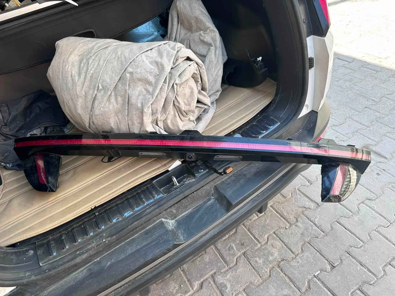 سلام عليكم
للبيع باب صندوق توسان امريكي بانزين يحتاجلها صبغ فقط كما موضحه بالصوره امريكي ام الليبل مو كوري 

للبيع مسطره لد توسان امريكي نضيفه كلش وشغاله بيها فطر فقط

العنوان بغداد الحريه ***********
