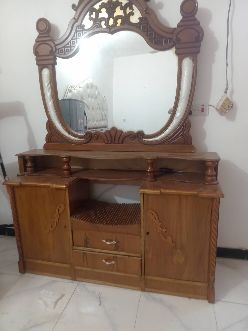 غرفة طابقين صاج نظيفة جدا مع كامل ملحقاتها بسعر مناسب
850 وبيها مجال بسيط 
شراي يدخل خاص او يتصل ع رقم 
***********
عنوان شطرة
