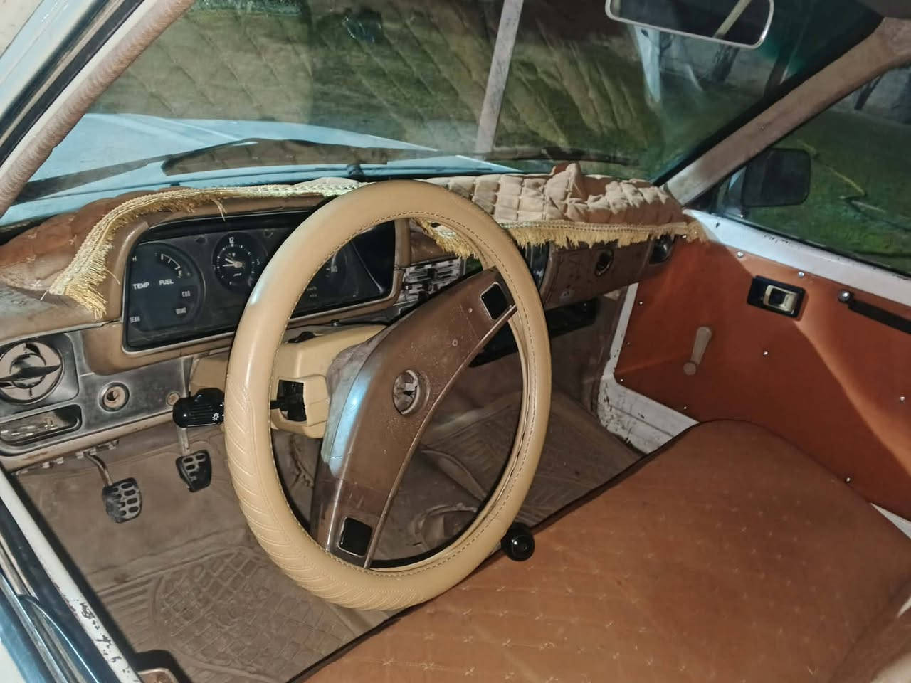 السلام عليكم ببكم رقم تريد تحويل   موديل 80 محرك صندوگ شرط السياره كامله كهرائيات صدر ع اخير سعر27 وبيها مجال
مكان السياره الحويجه الاتصال ***********
