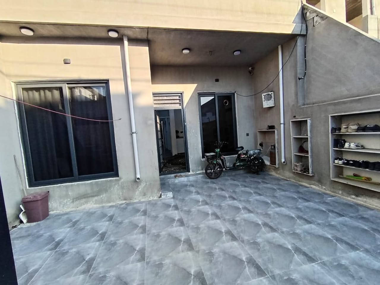 دار للبيع 150 متر بنجاعلي خلف ديكورات كركوك غرفتين نوم بناء جديد باقي صقف مغربي للاستفسار الاتصال ***********
***********
***********
