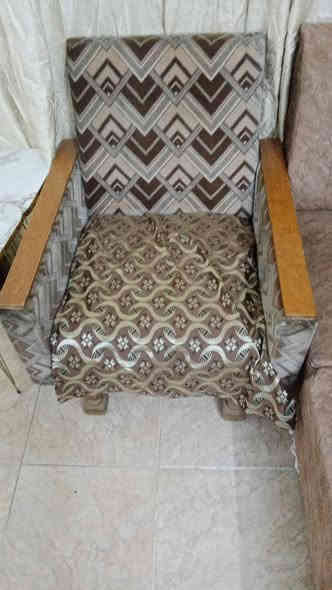 تخم قنفات للبيع اربع كراسي وقنفتين بحاله جيده جدا السعر 50الف الإتصال على الرقم ***********
