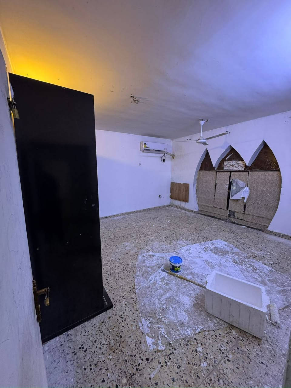 بيت مساحة 300للايجار السيدية الضباط 6 غرف نوم للاستفسار خاص او الاتصال على الرقم ***********
