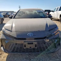 كامري هايبرد 2025 SE بجم كبس   موجوده حاليا بالحره   سعرها بالحره 185 ...