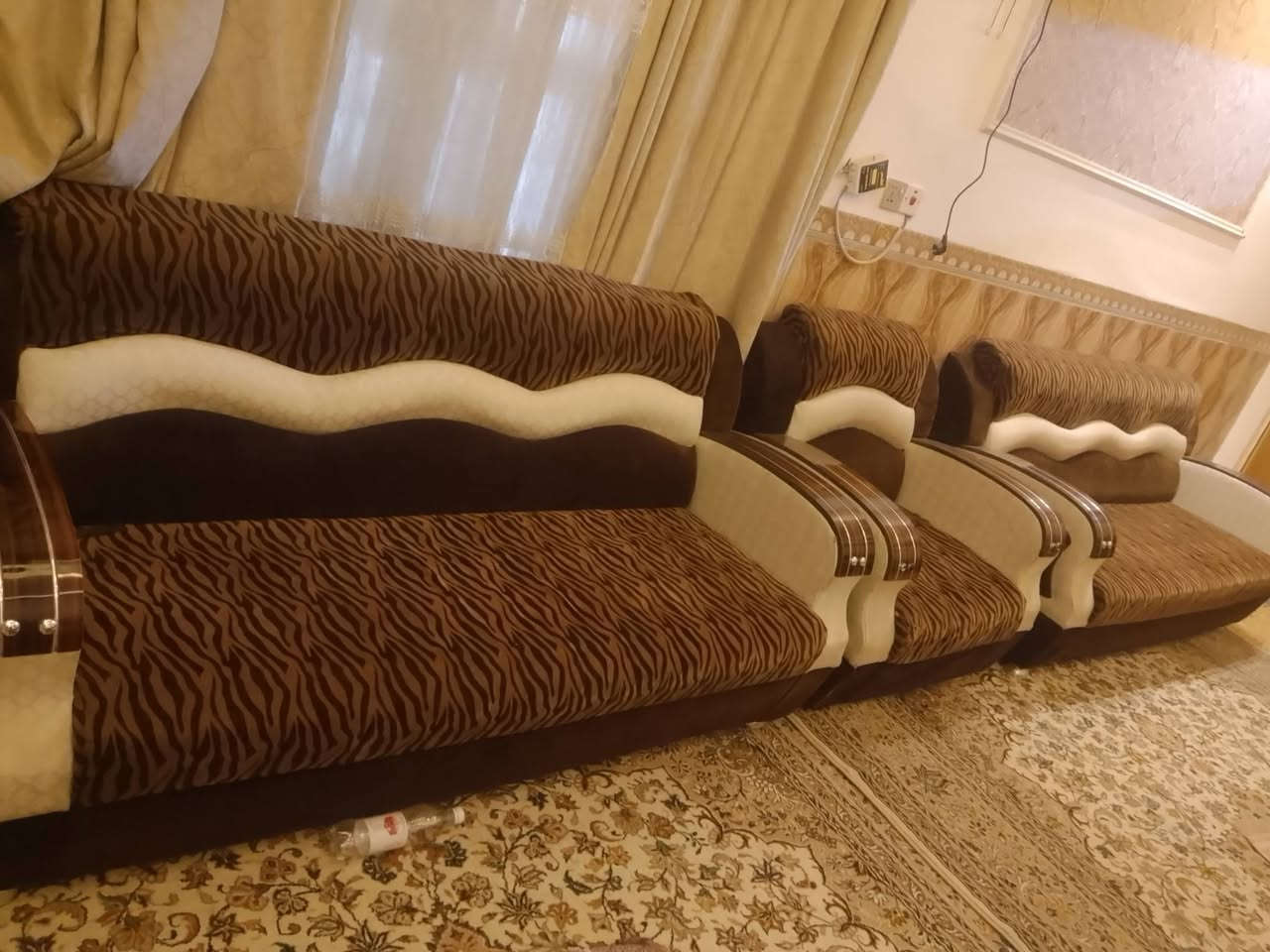 تخم ونص 
3 تخم ابو 3 نفرات 
2 تخم ابو نفرين 
2 ابو نفر
***********
سعر 900
