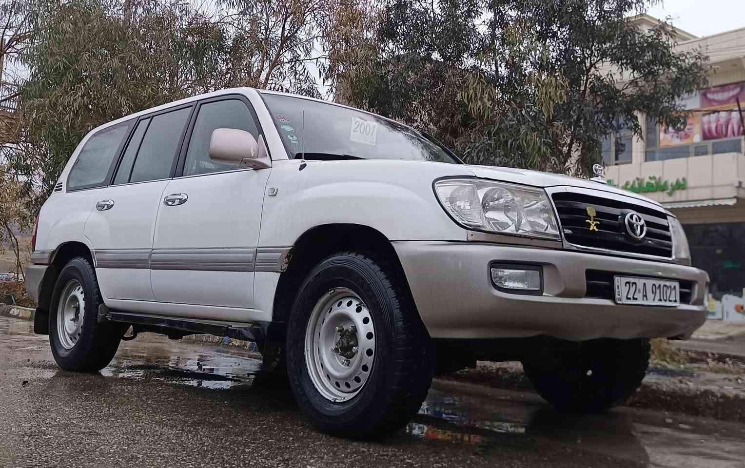 مۆنیکا ٢٠٠١
تەحویل ئەسڵی
سەنەوی تازەیە
سێ ڕوبع
ناوزەردو تەرتیبات
کارتی بانزینی هەیە
گیرو مەکینەو دەبڵ ئەکسل تەقەوڕەقە
هەموو گیانی بەشەرت
یەک عەیب و سەت دۆلار ببڕە
تاقمێ تایەو ویلی لۆک
سعری ١١٨ گەڵاو مەجاڵێ کەم
***********
