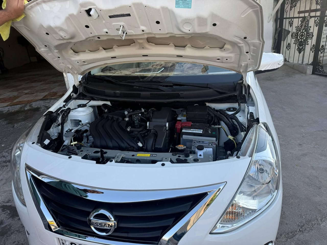 السلام عليكم
نيسان سني 2025 مصري
ماشيه 26 الف
فول مواصفات 
بيها ربع جاملغ الخلف السائق 
وبارد باب سكن 
السعر 117
المكان كركوك  حي الواسطي سادين معوقين 
الرقم ***********
