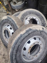 تايرات زوحين هنه وويالتهن 11 للبيع السعر 700 وبيهن مجال مكاني حله 0771...