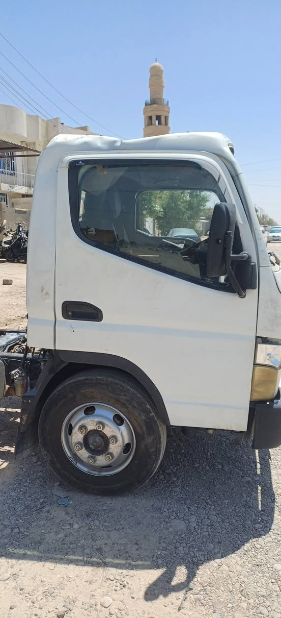 كنتر موديل ٢٠٢٠ بيها حادث كلها كفاله عدا القماره بيها ضربات خفيفة مكينه كير اكسل شاصي كفاله محوره ١٧.٥ المكان سامراء رقم الهاتف ***********

