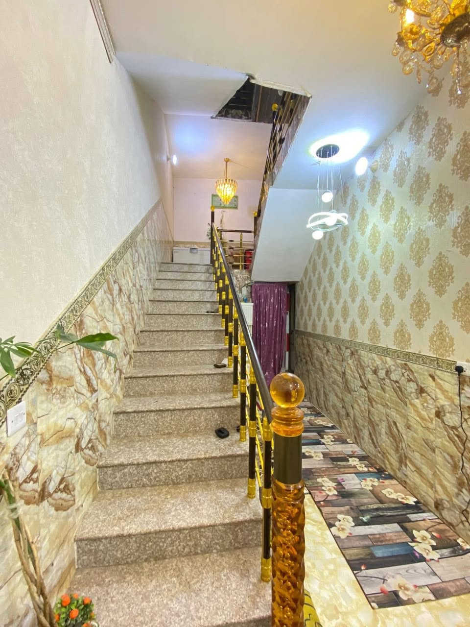 دار للبيع ***********
مساحه ١٠٠ متر
ابي الخصيب العميريه قريب ع السوق
طابو زراعي عراقي
وكاله ونسخ من الطابو ومكاتبه
يحتوي على
الطابق الاول (مطبخ وهول كبير وديوانيه وكراج وصحيات )
الطابق الثاني (ثلاث غرف)
الطابق الثالث (غرفه وصحيات)
السعر 80
