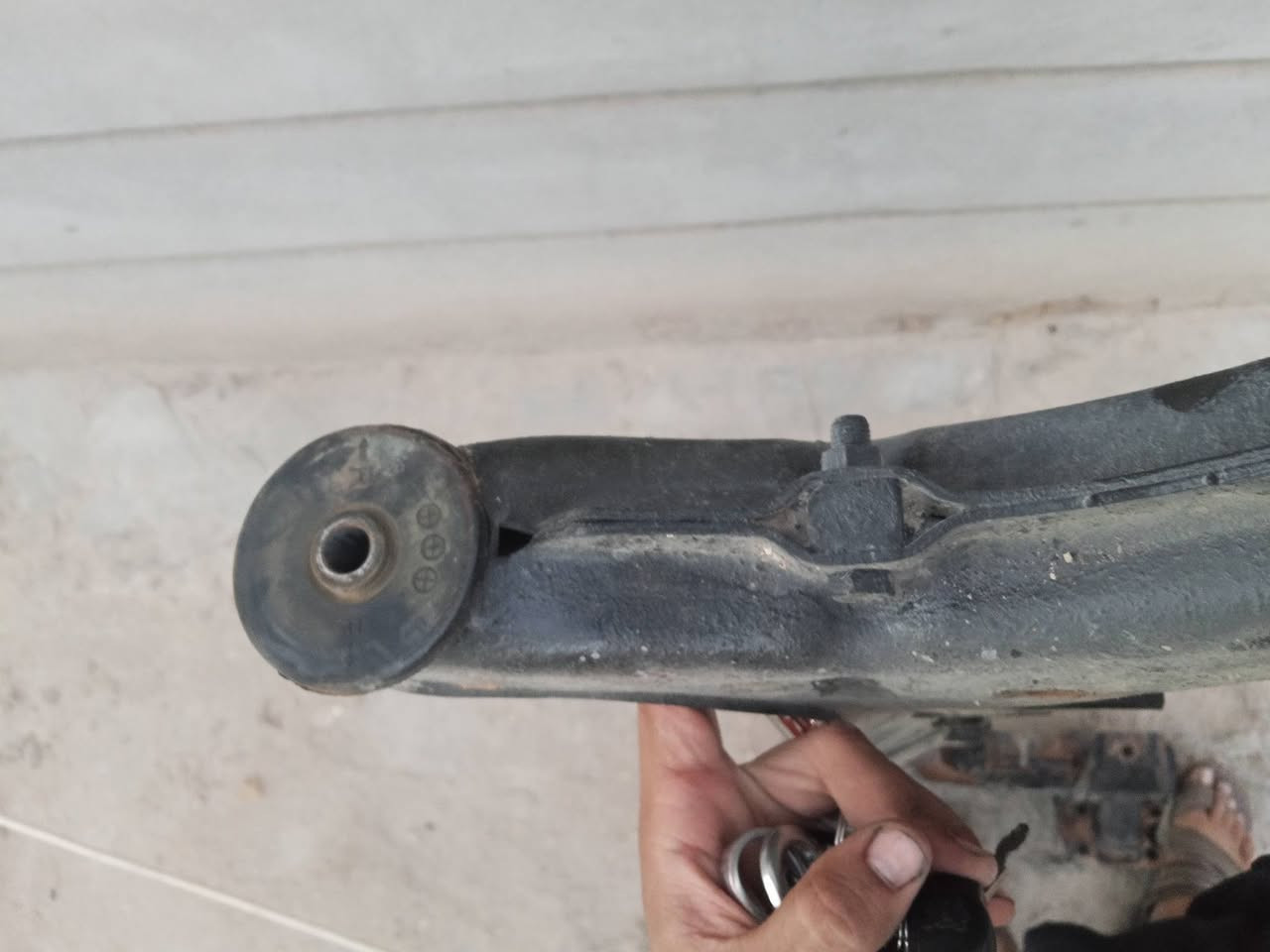 هوزن خلفي طيبه اصلي مالتهه البلادي للبيع والله بدلته وطلع صوج موبي ابد شادله بوش جدد راديكال سعر ٥٠ لان الجديد اشترريته ب٨٠ *********** مكاني ديوانيه

