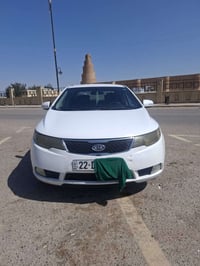 للبيع كيه سيراتو الموديل ٢٠١٢ السياره بيه ٤ قطع صبغ بدون دواخل سبب الد...