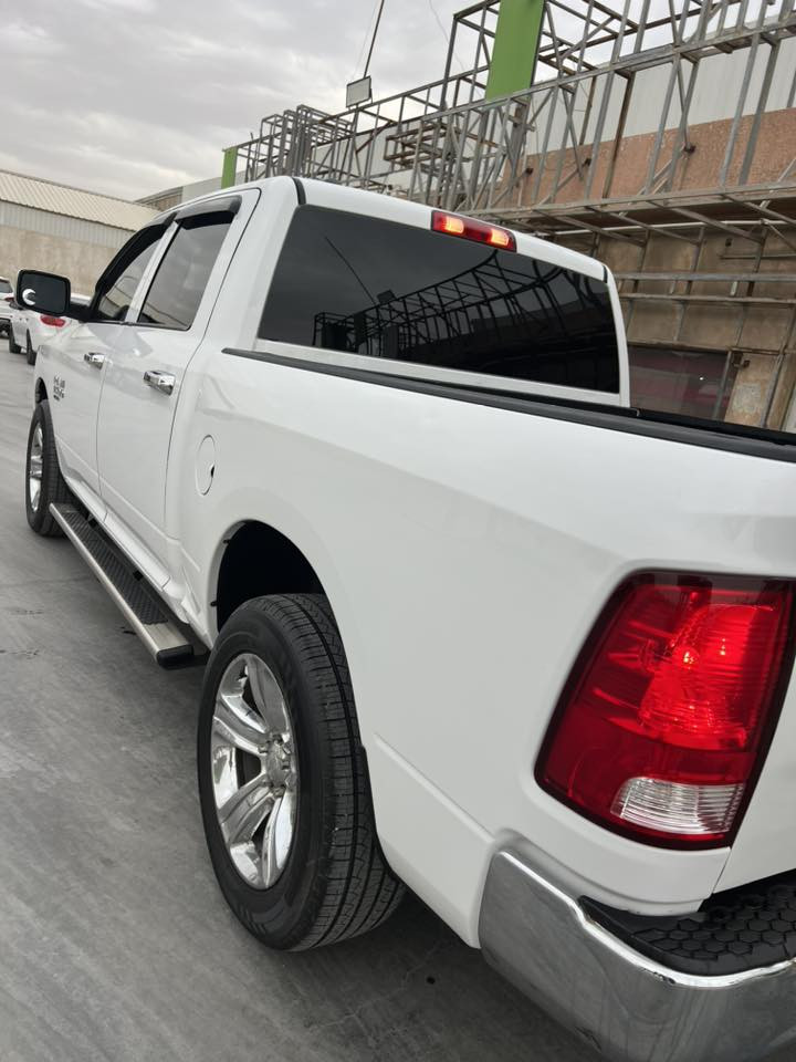 دوج رام كلاسك
موديل ٢٠١٩
اللون ابيض 
وارد امريكي 
بدي قصير باب جبير 
سياره جاهزه من كلشي 
لايت زنون عالي ناصي 
العنوان البصره 
السعر ١٩٧ وبيها مجال للشراي 
الموبايل : ***********
