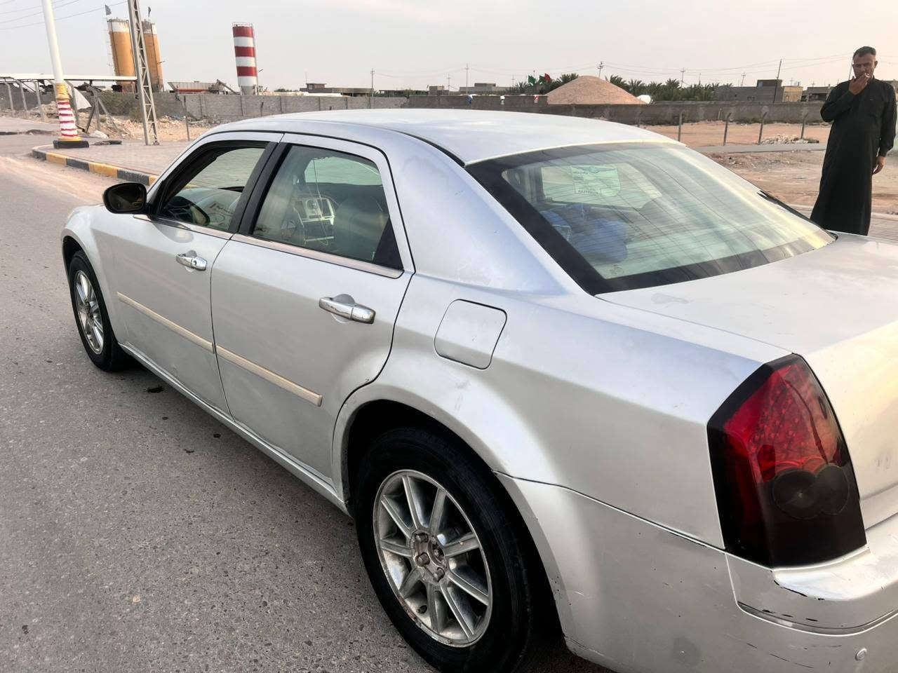 اوبامه موديل 2007 8رقم اربيل الدولي سنوية صار لي 15 ايام من دورتها مكينه 3500 كير مكينة حدادية تخم تاير تبريد ثلج بيه 3قطع صبغ اثر جراد  عنوان السيارة سماوه السعر 95وبيه مجال قليل ***********
