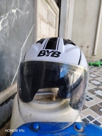 يتوفر خوذه رأس للبيع السعر ٣٠ وبيهه مجال الاستفسار 07849752546