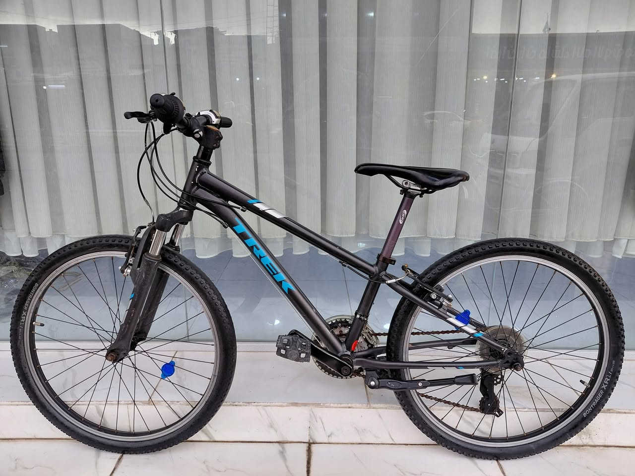 TREK - PRO CALIBER 🇺🇸
حجم 24 
فول المنيوم  SILVER ALPHA
كل التجهيزات من BONTRAGER
نظام تعليق امامي 
سيت شيمانو 3 × 7 سرعات 
كل الاجزاء بلادية 💪
   ✈يوجد توصيل لجميع المحافضات ✈
كركوك مدخل سايدين حي الاسرى والمفقودين 
معرض ابو شيفان ( *********** )

