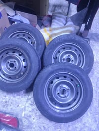 وياله وتايرات حجم 14 للبيع مكاني الشعب  السعر 100  07727613145 مكاني ا...