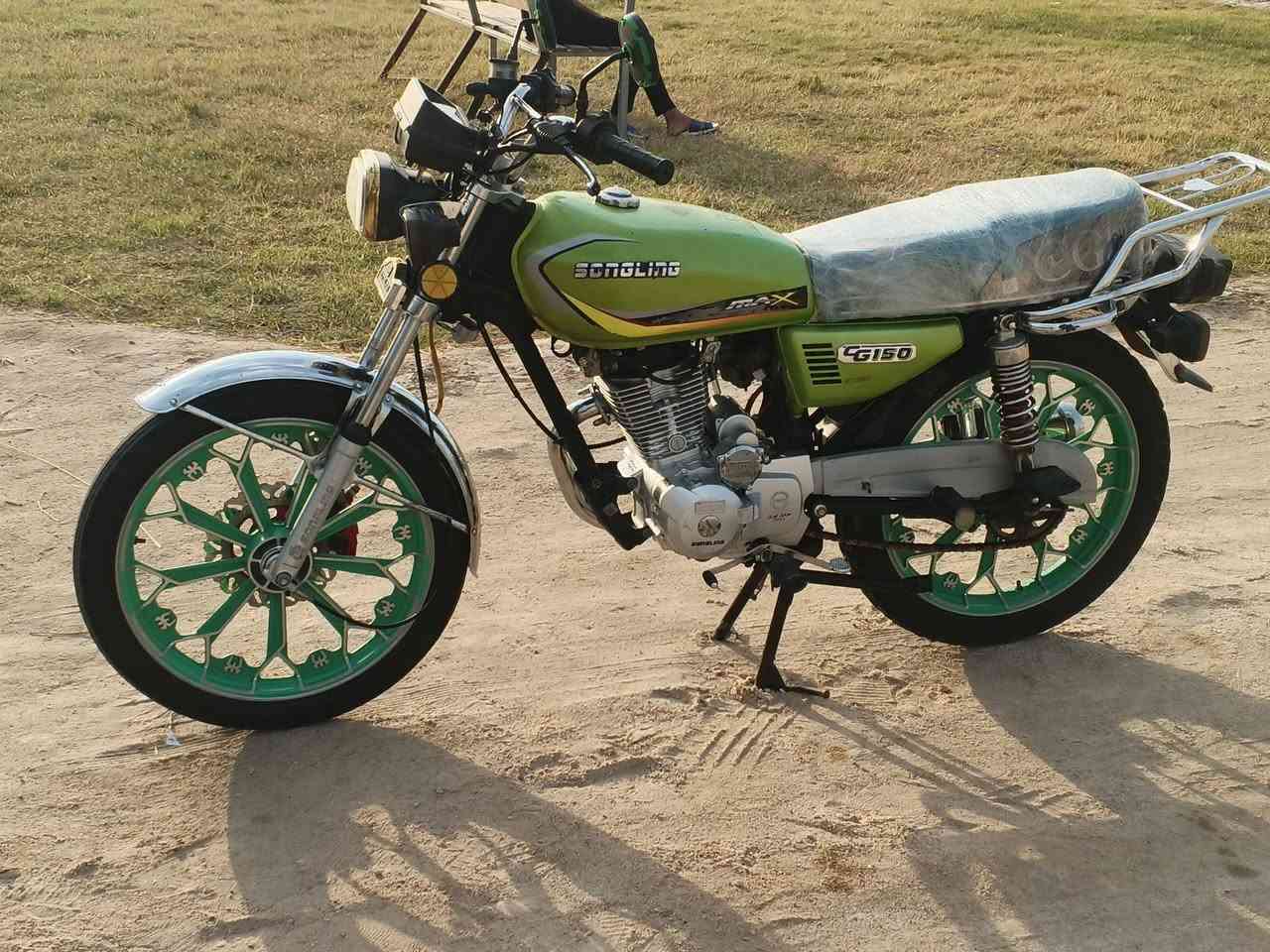 السلام عليكم
دراجة سيفان للبيع 
مبدل بستم فقط 
دراجة جديده 
موديل 24 أوراق سكنر تجي من الشركه سكنر 7 أوراق 
سعر 650, 
مكاني غراف 
الشراي يتفضل خاص


**إذا كنت صاحب هذا الإعلان وتريد حذفه لأي سبب، رجاءا أرسل رسالة إلى الدعم الفني**