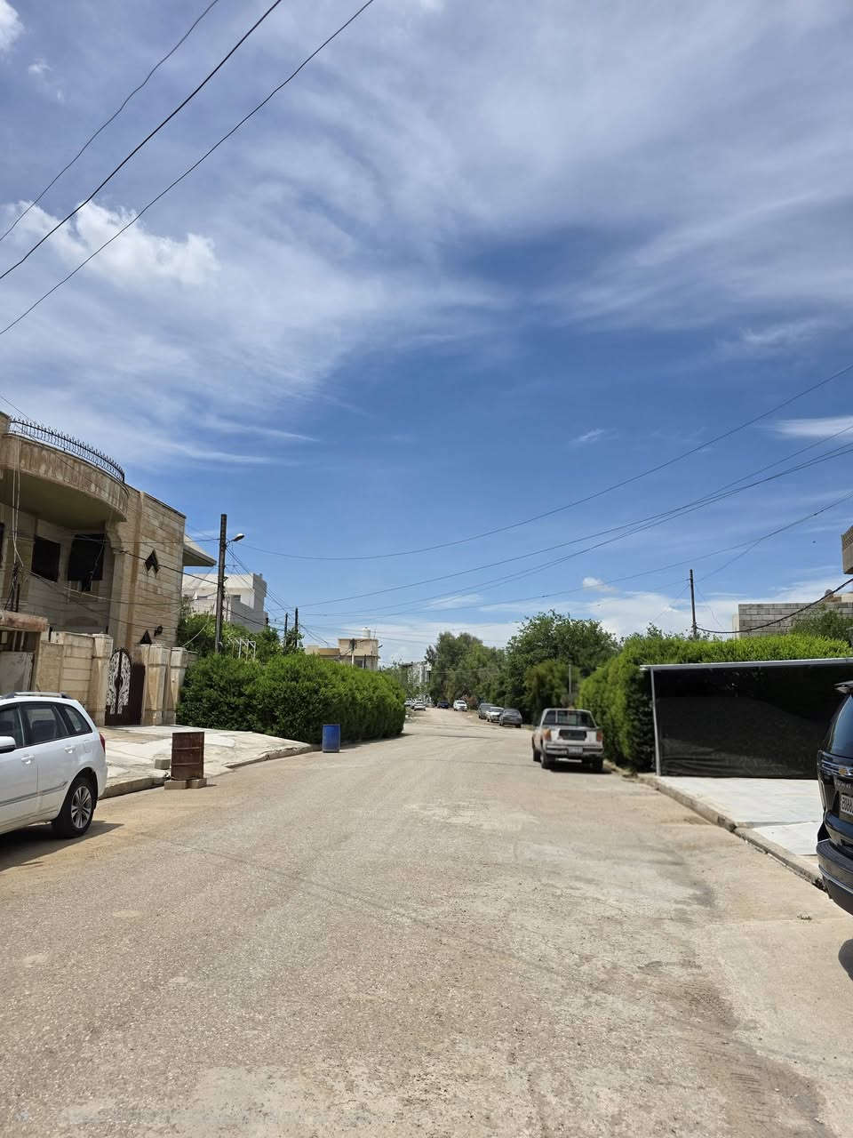 دار قديم للبيع في حي البريد خلف مستشفى الزهراوي المساحة 630 م الواجهة 21 م شارع 15 م ممكن بيع 220 م واجهة 9 م .
***********
***********
عقارات صفوة البيت قرب جامع سعدي مهدي
