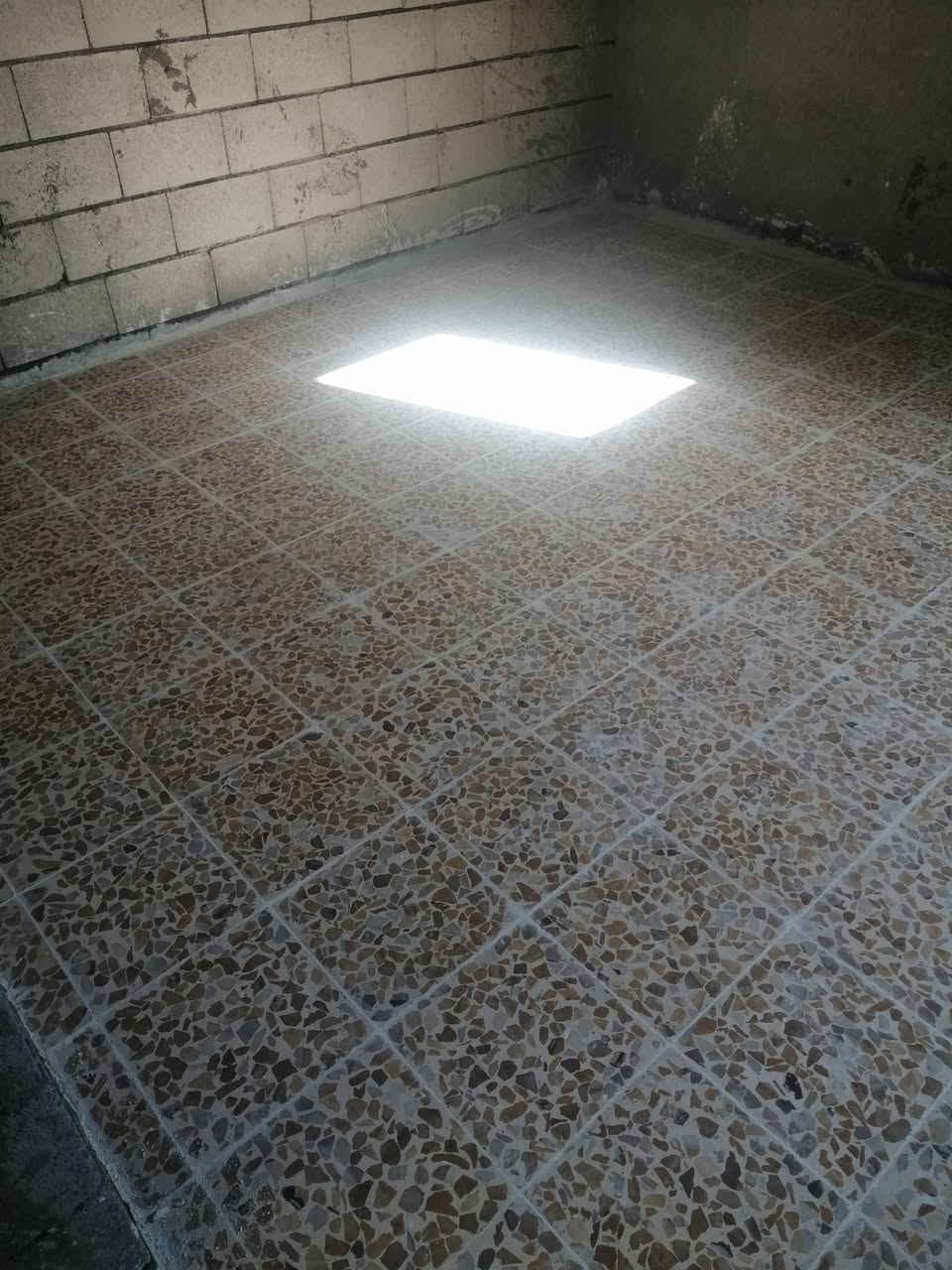 السلام عليكم ورحمة الله صفاف سيراميك جدار على 4000ال متر بورسلين 4000 كاشي 3500 وكبنات حلان او مرمر نشتغل يظاََ داخل الموصل فقط *********** /***********
