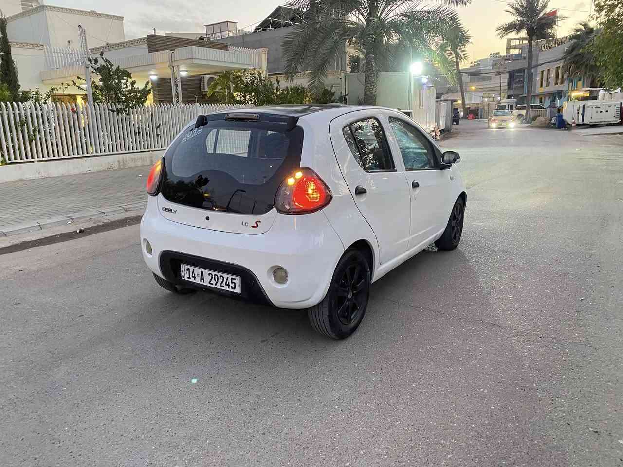 السلام عليكم رمضان كريم
جيلي باندا موديل 2013 مكينة وكير جدد مال كورلا 1400 يعني أنسى عطلات وتصليح،السيارة نظيفة مثل الصور أستعمال قليل عدد الكيلومتر 38 الف حقيقي،،بيه أماكن صبغ للجمالية ابيع حزام بدون حادث،،رقم انكليزي تحويل بكل مكان،،صدر امامي خلفي وبريكات ودهن وفلتر جدد. 

العنوان/ بغداد المنصور-الأميرات. 

السعر 44 ورقه وبي مجال للطيبين. 

إخوان رجاء كلشي مذكور بالعنوان الي مايشتري لايتصل مع احترامي وتقديري للجميع. 

الهاتف/ ***********
