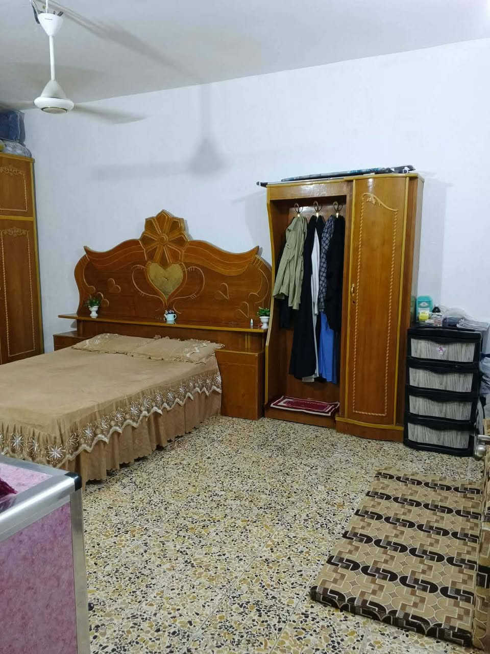 جبتلكم اليوم حلويات العيد وينهم الي يدورون الاناقة والرقي و الاستقرار بيت للبيع 150م  (6*25) حي العامل  (حي الأمير 2) قرب المول طابقين 3غرف نوم واستقبال وصالة ومطبخ وصحيات وكراج كبير  طابو صرف خدمات متكاملة ٪٪
او مراوس ببيت مطلوب الطابق الثاني غرفتين وغرفه غير مكتملة نقص بسيط بالطابق الثاني
خط كيات حي العامل قريب جدا
نظيف جدا

الرقم ***********
بي واتساب
و كل الهلا 
شكرا ادمن على الموافقة
