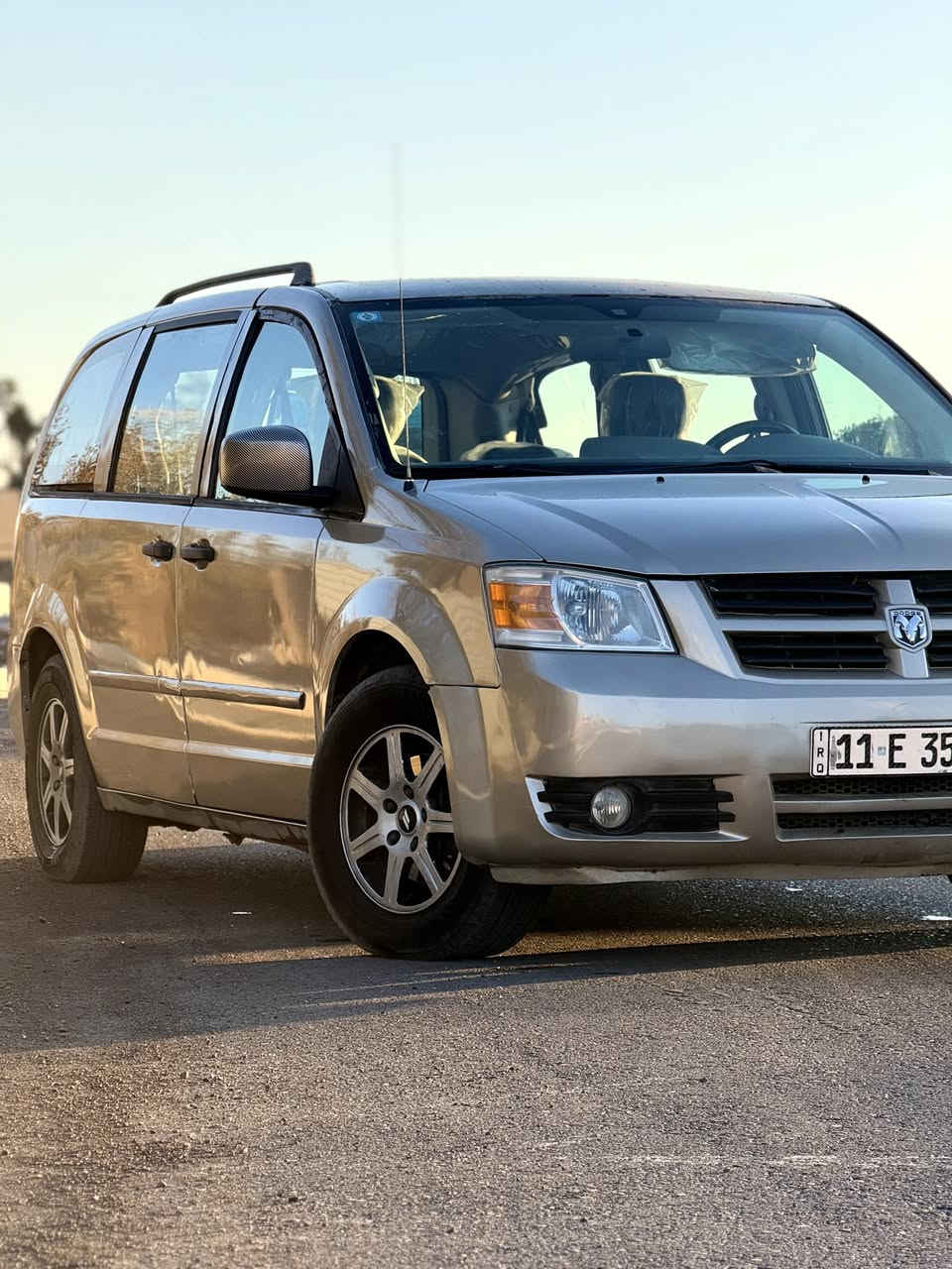 دوج كرفان ٢٠٠٨ رقم بغداد ماشية ١٩٠ سياره نضيفة الحمدلله مصبوغه حزام بدون حادث وصوره قبل الصبغ موجوده 
مواصفات 
مكينه ٣.٣ المرغوب ونضيف 
كير جديد مصالي هواي من شاده تقريبا شهر 
تخم ( تاير + ويل ) جديد 
٣ قطع تبريد 
داخل محدث شكل الجديد ٢٠١١ وفوك 
كشنات منفصل وبلع 
تبريد تدفئة كله شغال 
شاشه دوج بلاديه 
تخم LED
باب وجنطه ميكانيك 

مكان عامريه بغداد سعره ١٠٧ وبيه مجال للإستفسار ***********
