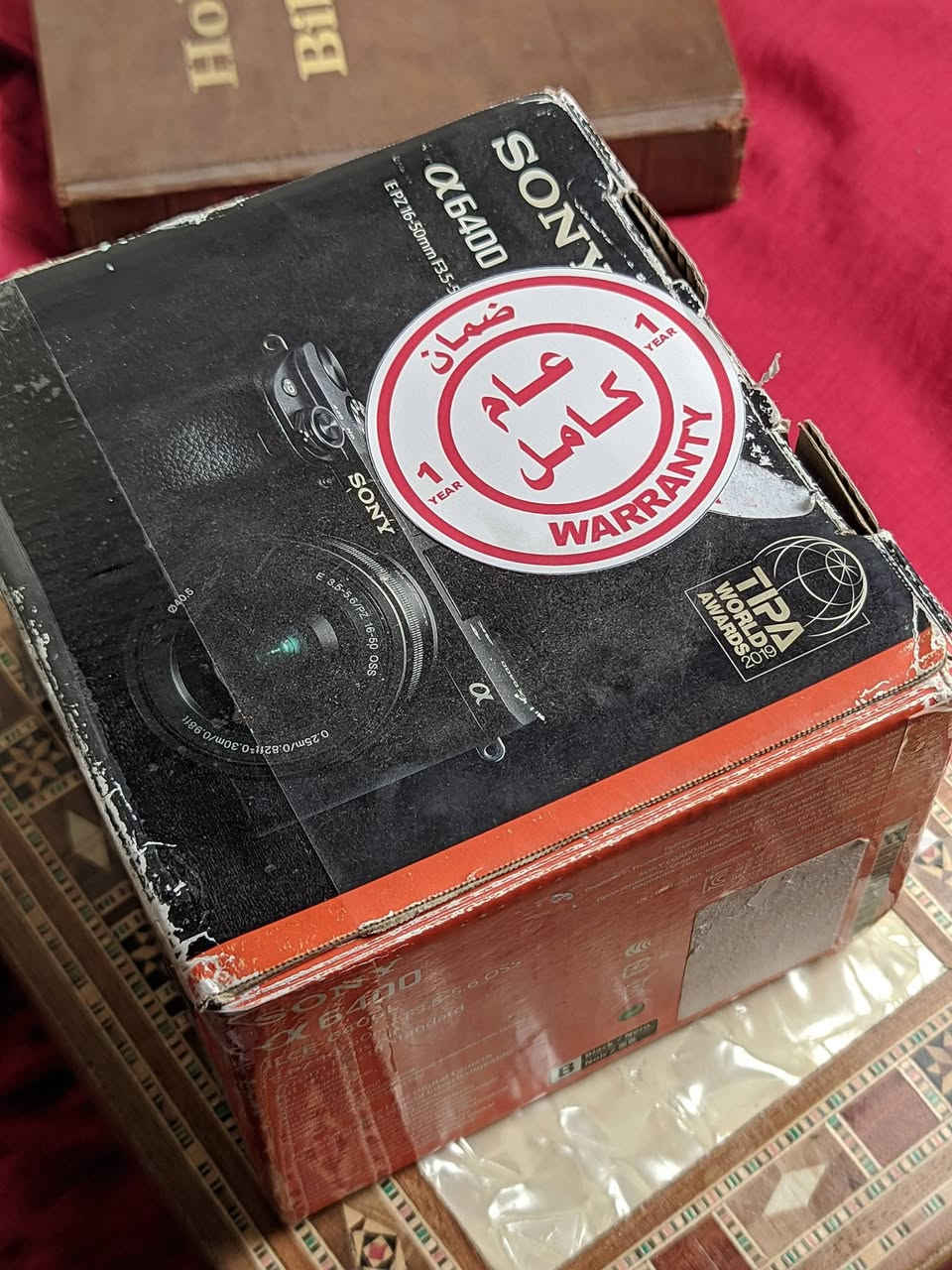 الكاميرا مستخدمه استخدام شخصي ( مال بيت )
كارتون مع كتيبات مع حزام سوني اصلي مع شاحنه وكيبل اصلي
ورام 16 
تصوير فديو 4k والكثير من المزايا 
مواصفاتها معروفه 
تكدر تبحث عنها في اليوتيوب 
مهتم بالسعر أتصل 
أو راسلني خاص وبخدمتك 
*********** واتس آب 
*********** واتس آب

